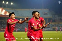 CLB Công an Hà Nội tưng bừng nâng cúp V-League