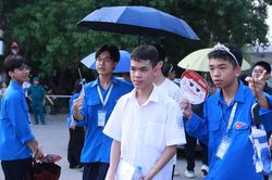 Sĩ tử Hà Nội bước vào cuộc đua tranh suất lớp 10 chuyên
