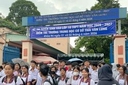 Thí sinh hào hứng sau buổi thi môn Tiếng Anh thi lớp 10 tại TPHCM