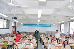 Đồng bộ giải pháp tránh dạy học rập khuôn, lệ thuộc sách giáo khoa