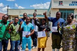 Tình hình dịch Ebola: 5 ca hồi phục thắp lên hy vọng giữa tâm dịch, xuất hiện một số trường hợp nghi nhiễm tại Brazil và Italy