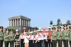 Thượng tướng Lê Quốc Hùng biểu dương 150 học sinh tiêu biểu tại 'Trại hè yêu thương' năm 2026