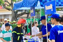40.000 sản phẩm dinh dưỡng Vinamilk tiếp sức chương trình 'Tổ quốc bình yên'