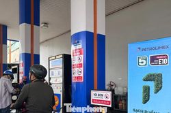 Người dân TPHCM xếp hàng trải nghiệm dùng xăng E10
