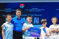 Nhóm học sinh khuyết tật giành quán quân tranh biện về AI bằng tiếng Anh