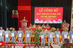 Đặc xá cho 167 phạm nhân Trại giam Thanh Lâm về với gia đình