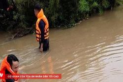 Nỗ lực tìm kiếm nam sinh mất tích trên sông