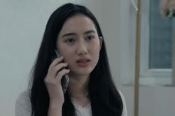 'Dưới ô cửa sáng đèn' tập 7: Dương lén lút gọi cho gái khi đang ở nhà với vợ