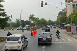 Xe quay đầu khi đ&egrave;n rẽ tr&aacute;i đỏ, t&agrave;i xế c&oacute; bị xử phạt?