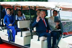 Tổng thống Philippines lái xe điện chở Tổng Bí thư, Chủ tịch nước Tô Lâm sau lễ đón