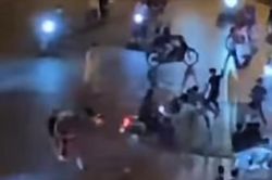 Công an trích xuất camera, xử lý hàng chục 'quái xế' vượt đèn đỏ lúc rạng sáng
