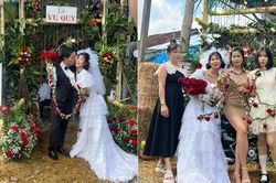Cô dâu Đồng Tháp tổ chức hôn lễ phong cách xưa, 20 người giúp làm cổng cưới