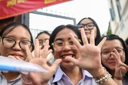 Hoàn thành thi Tiếng Anh trong 15-30 phút, thí sinh TPHCM tự tin đợi điểm 9-10