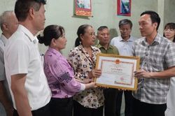 Hộ gia đình viết đơn xin hiến tặng ngôi nhà 2 tầng để mở rộng vỉa hè