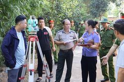 Kiểm sát cưỡng chế việc chuyển giao quyền sử dụng đất