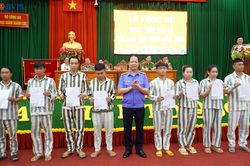 Đồng chí Trần Hải Quân, Phó Viện trưởng VKSND tối cao dự Lễ công bố Quyết định đặc xá tại Trại giam Xuân Lộc