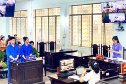 Xét xử trực tuyến 2 bị cáo mua bán trái phép chất ma túy ở Đắk Lắk