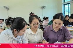'Chia lửa' c&ugrave;ng học sinh lớp 12