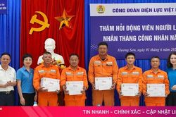 Công đoàn Điện lực Việt Nam thăm hỏi cán bộ, công nhân Điện lực Hương Sơn
