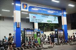 Hà Nội trước thời điểm chuyển đổi xăng E10