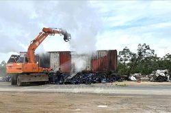 Cháy xe đầu kéo, thiệt hại lớn về tài sản