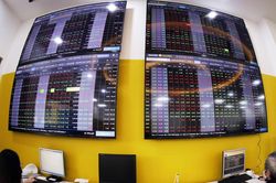 VN-Index giảm gần 19 điểm trong phiên đầu tháng 6, thanh khoản thấp