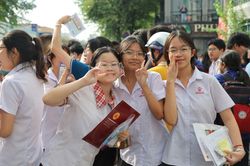 Kỳ thi vào lớp 10 TP Hồ Chí Minh: Môn Ngoại ngữ khá 'dễ thở'
