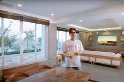 Nam ca sĩ kiêm MC đình đám, U40 độc thân trong penthouse 3 tầng giữa lòng Sài Gòn