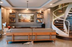 Nam ca sĩ kiêm MC đình đám, U40 độc thân trong penthouse 3 tầng giữa lòng Sài Gòn