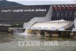 Thủy điện Hòa Bình góp sức vượt áp lực phụ tải kỷ lục