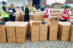 Hải quan liên tiếp phát hiện các lô hàng nghi giả mạo thương hiệu nổi tiếng