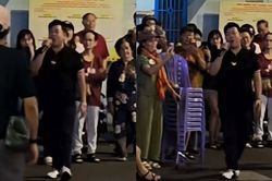 Nam ca sĩ Việt sang Mỹ định cư, bất ngờ về nước hát lề đường gây xôn xao