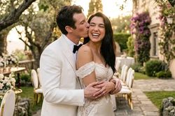 Dua Lipa chính thức kết hôn