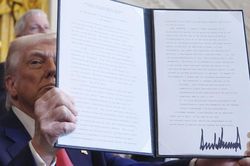 Những quyết định như có 'dẫn lối': Trump và niềm tin kỳ lạ vào bản năng vượt ngoài lý trí