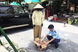 Quảng Ninh: Ngăn chặn kịp thời đối tượng vận chuyển dung dịch phụ gia xăng nhập lậu