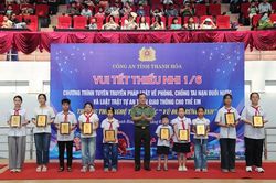 Công an tỉnh tổ chức chương trình 'Vui Tết thiếu nhi 1/6' và trao quà học sinh giỏi