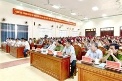 Trao tặng sách và chuyển giao phần mềm thư viện số cho các trường THCS trên địa bàn xã Vạn Lộc