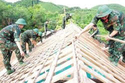 Bắc Ninh: Lữ đoàn 409 khẩn trương giúp dân khắc phục hậu quả giông lốc