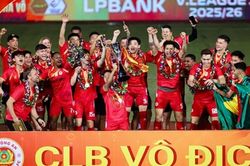 CAHN vô địch V-League 2025/26: Ngày lịch sử của Quang Hải và cơn thịnh nộ từ HLV Popov