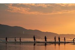 Biển, nối từ ngàn xưa đến ngàn sau