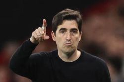 Liverpool sa thải Arne Slot: Dấu chấm hết cho sự kiên nhẫn và canh bạc Andoni Iraola