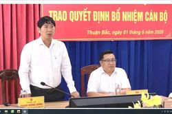 UBND Xã Thuận Bắc trao Quyết định bổ nhiệm cán bộ