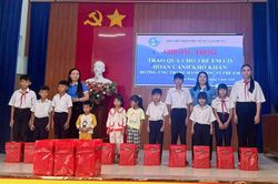 Hội Liên hiệp Phụ nữ xã Vạn Hưng tổ chức các hoạt động hỗ trợ phụ nữ, trẻ em