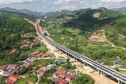 Cao tốc Hữu Nghị - Chi Lăng băng băng về đích