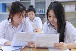 Góc nhìn giáo dục: 'Cú hích' học bổng cần thiết