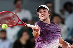 Hiện tượng Joao Fonseca hạ gục Casper Ruud để vào tứ kết Roland Garros