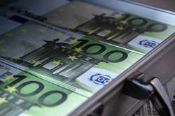 Tỷ giá Euro ngày 1/6: Ngân hàng điều chỉnh trái chiều, chợ đen giảm 46 đồng