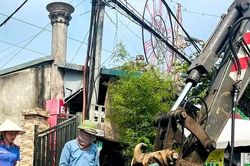 Tây Cốc xử lý nghiêm vi phạm hành lang an toàn giao thông trên Quốc lộ 70