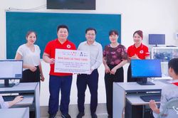 Hỗ trợ trang thiết bị dạy học cho các trường bị ảnh hưởng thiên tai