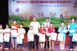 Khai mạc hoạt động hè và tuyên dương thiếu nhi vượt khó học tốt